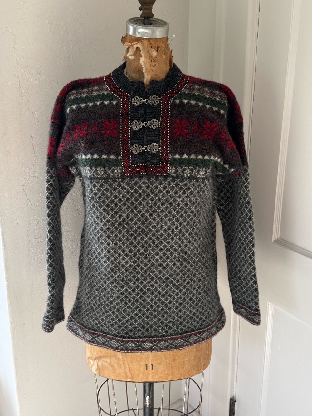 VINTAGE Squaw Valley 100% Wool Sweater - Picture 11 of 16